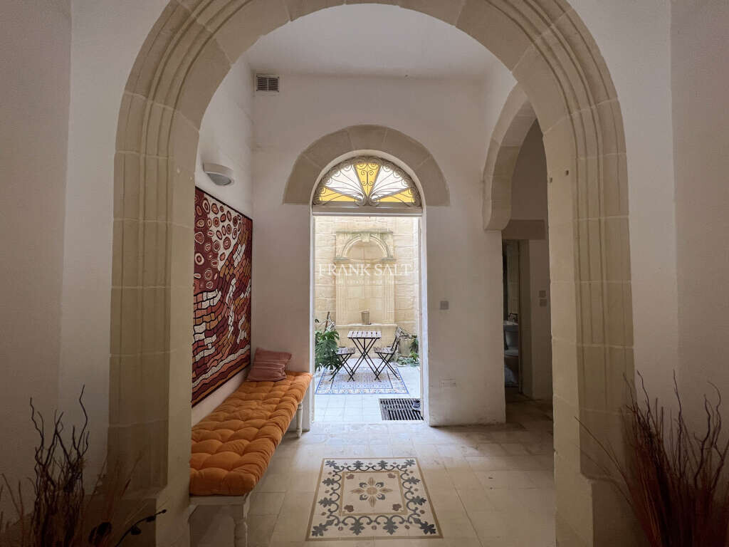 3 bedrooms Townhouse in Senglea, Malta No. 11010