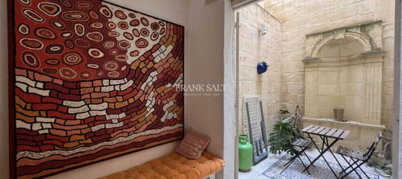 3 bedrooms Townhouse in Senglea, Malta No. 11010 2
