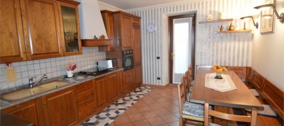 3 bedrooms House in Gemonio, Italy No. 109614 4