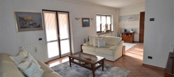 3 bedrooms House in Gemonio, Italy No. 109614 5