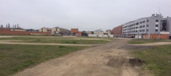 Terreno en Laguna de Duero, Spain 2041 m² No. 27457 5