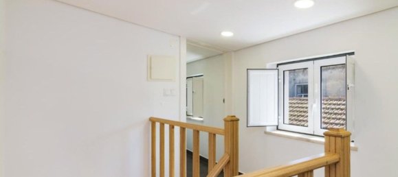 3 bedrooms Duplex in Lisbon, Portugal No. 130393 16