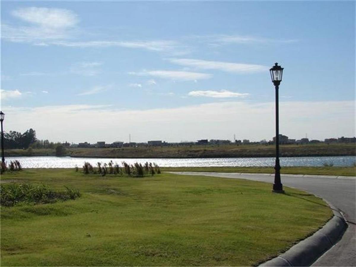  Land in Tigre, Argentina No. 121239