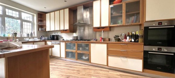 4 bedrooms House in New Barnet, United Kingdom No. 6476 3