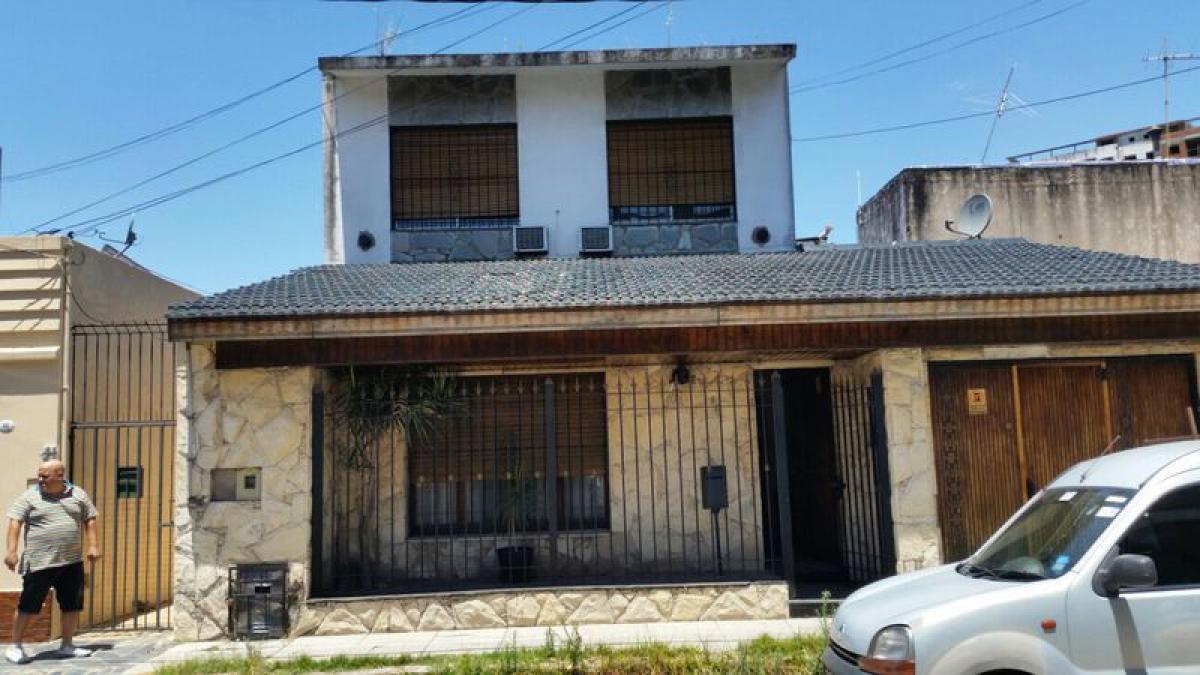 3 bedrooms House in Lanus, Argentina No. 3778