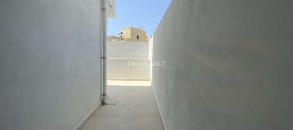 Квартира с 2 спальнями в Лука, Мальта № 8405 11