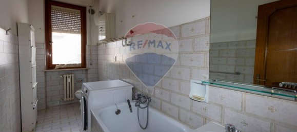 10 rooms Apartment in Jesi, Italy No. 9392 14