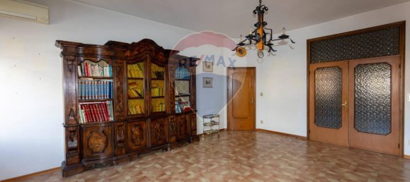 10 rooms Apartment in Jesi, Italy No. 9392 3