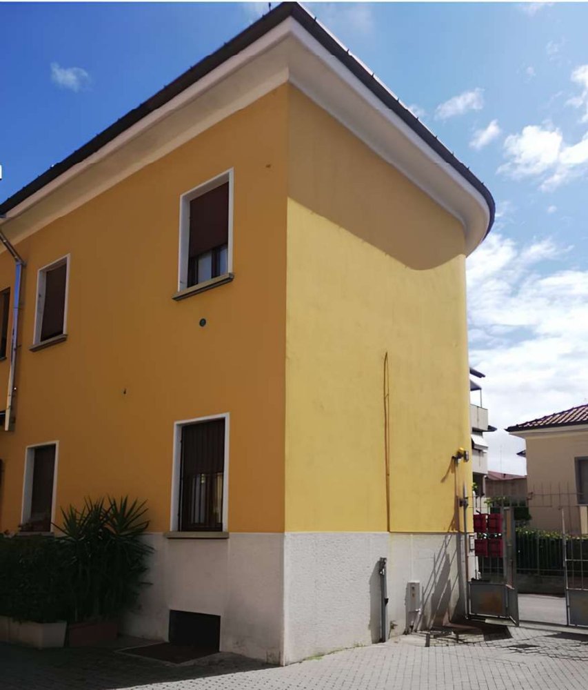 Apartamento de 3 habitaciónes en Bovisio Masciago, Italy No. 182454