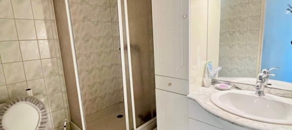 Studio in Paris, France No. 172546 7