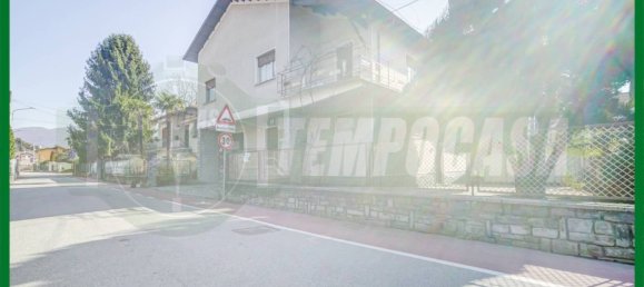 5 bedrooms Villa in Besozzo, Italy No. 165716 2