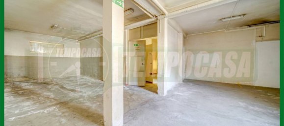 5 bedrooms Villa in Besozzo, Italy No. 165716 10