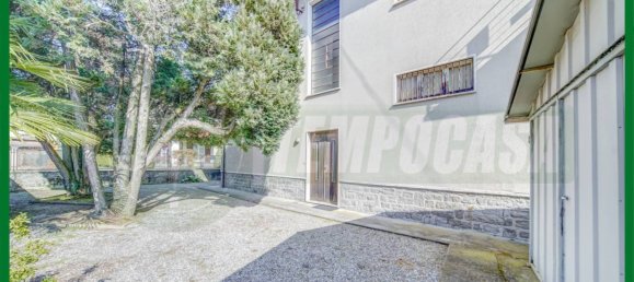 5 bedrooms Villa in Besozzo, Italy No. 165716 4