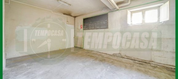 5 bedrooms Villa in Besozzo, Italy No. 165716 9