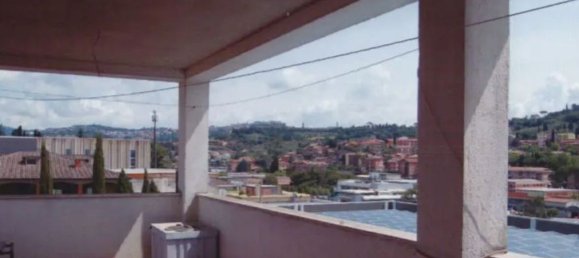 5 rooms Apartment in Perugia, Italy No. 44055 2