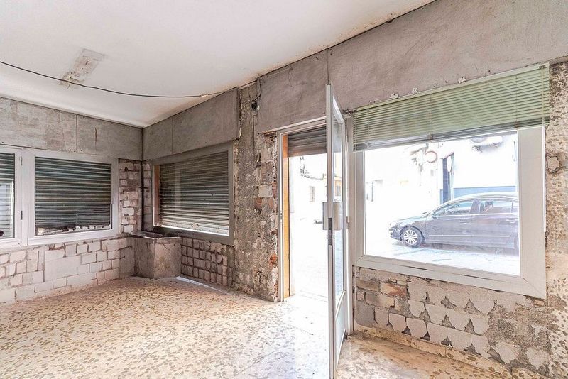 Propiedad comercial de 3 dormitorios en Granada, Spain No. 182178