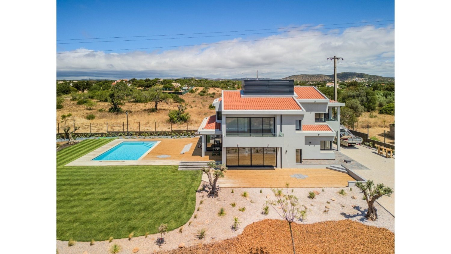 5 bedrooms Villa in Quarteira, Portugal No. 136569