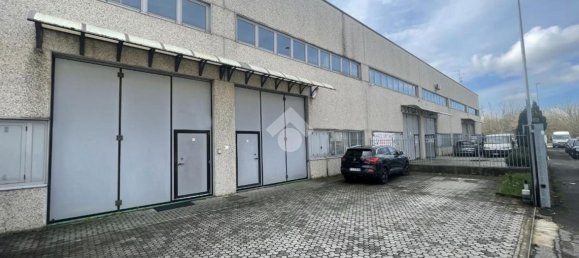 560m² Warehouse in Senago, Italy No. 116711 3