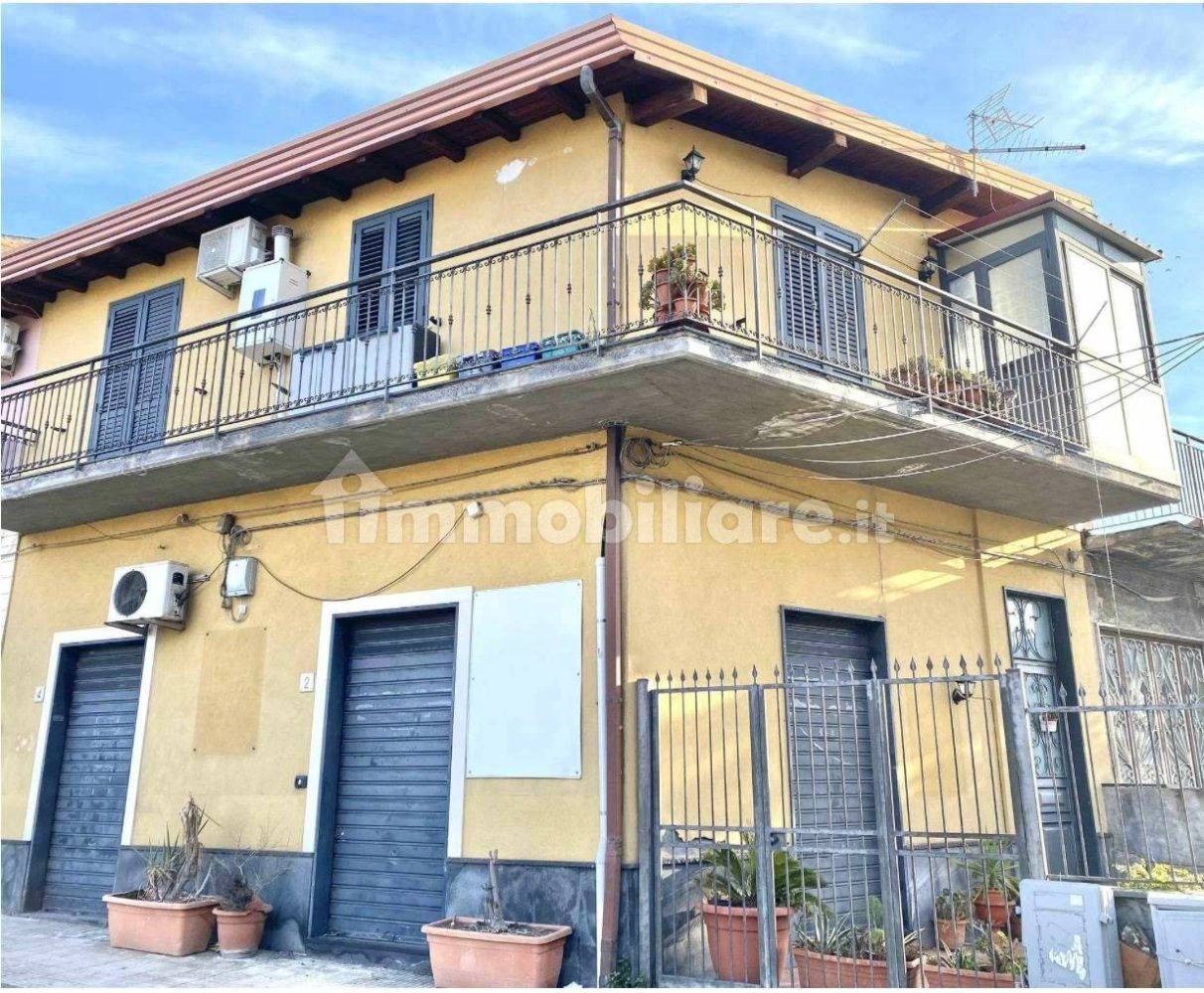 Casa de 4 dormitorios en Belpasso, Italy No. 294417