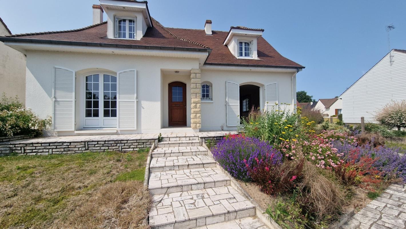 Casa de 4 dormitorios en Fleury-les-Aubrais, France No. 244585