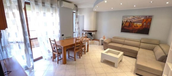 3 rooms Apartment in Milan, Italy No. 263945 2
