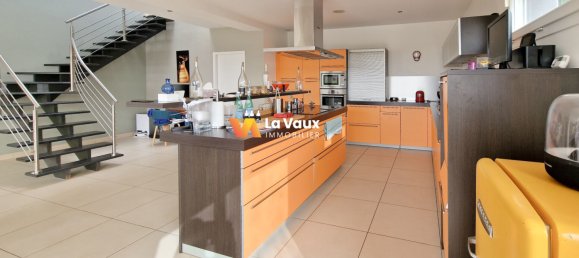 4 bedrooms House in Ceintrey, France No. 68912 2