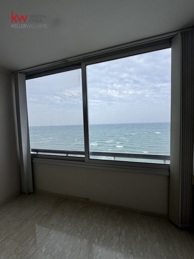 Квартира с 2 спальнями в Ларнака, Кипр № 26040