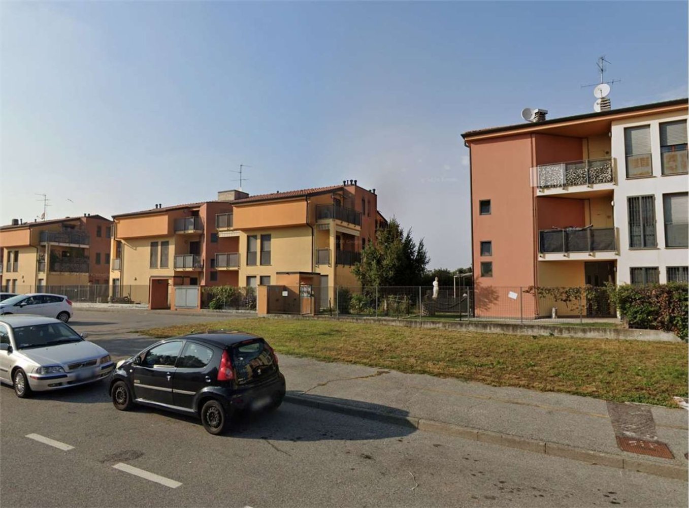Apartamento de 2 habitaciónes en Gessate, Italy No. 185765