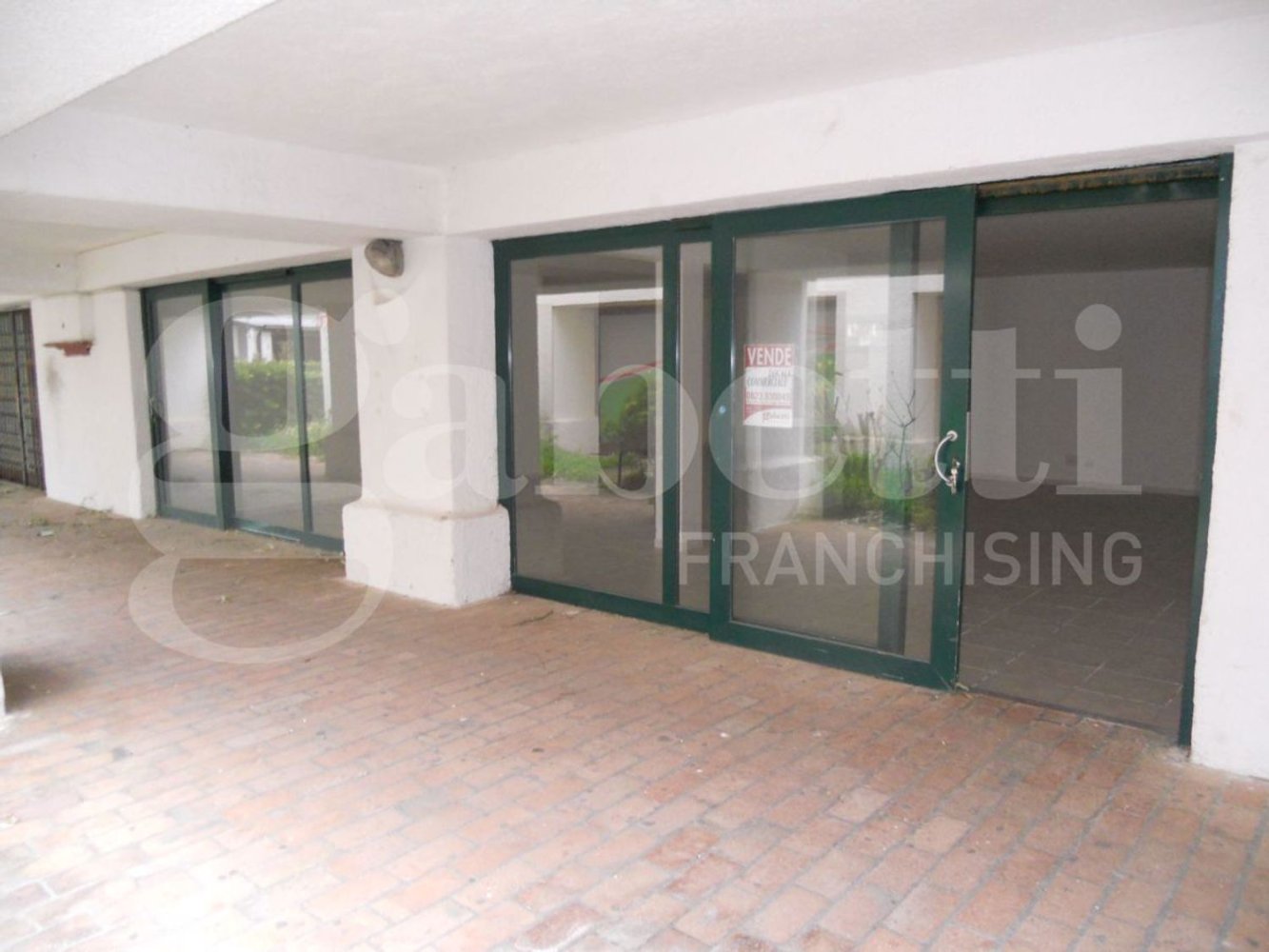 110m² Commercial property in Sessa Aurunca, Italy No. 301083