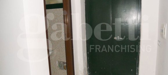 110m² Commercial property in Sessa Aurunca, Italy No. 301083 4