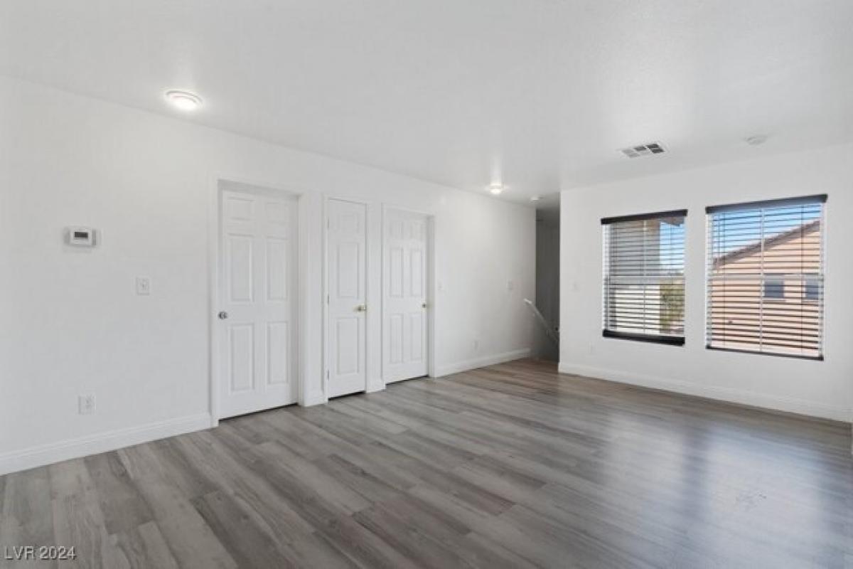 5 bedrooms House in North Las Vegas, USA No. 386210