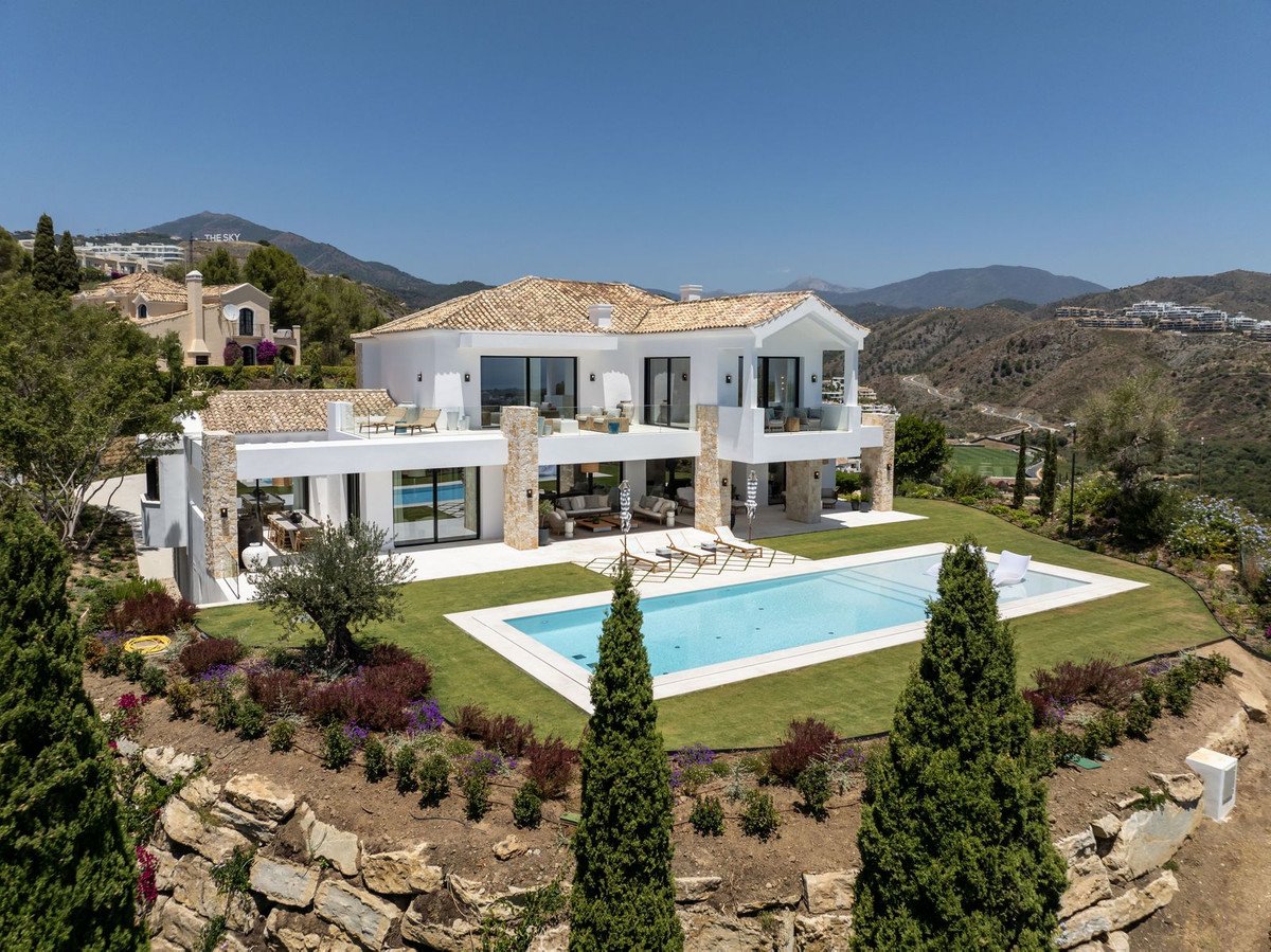 8 bedrooms Villa in Benahavis, Spain No. 286535
