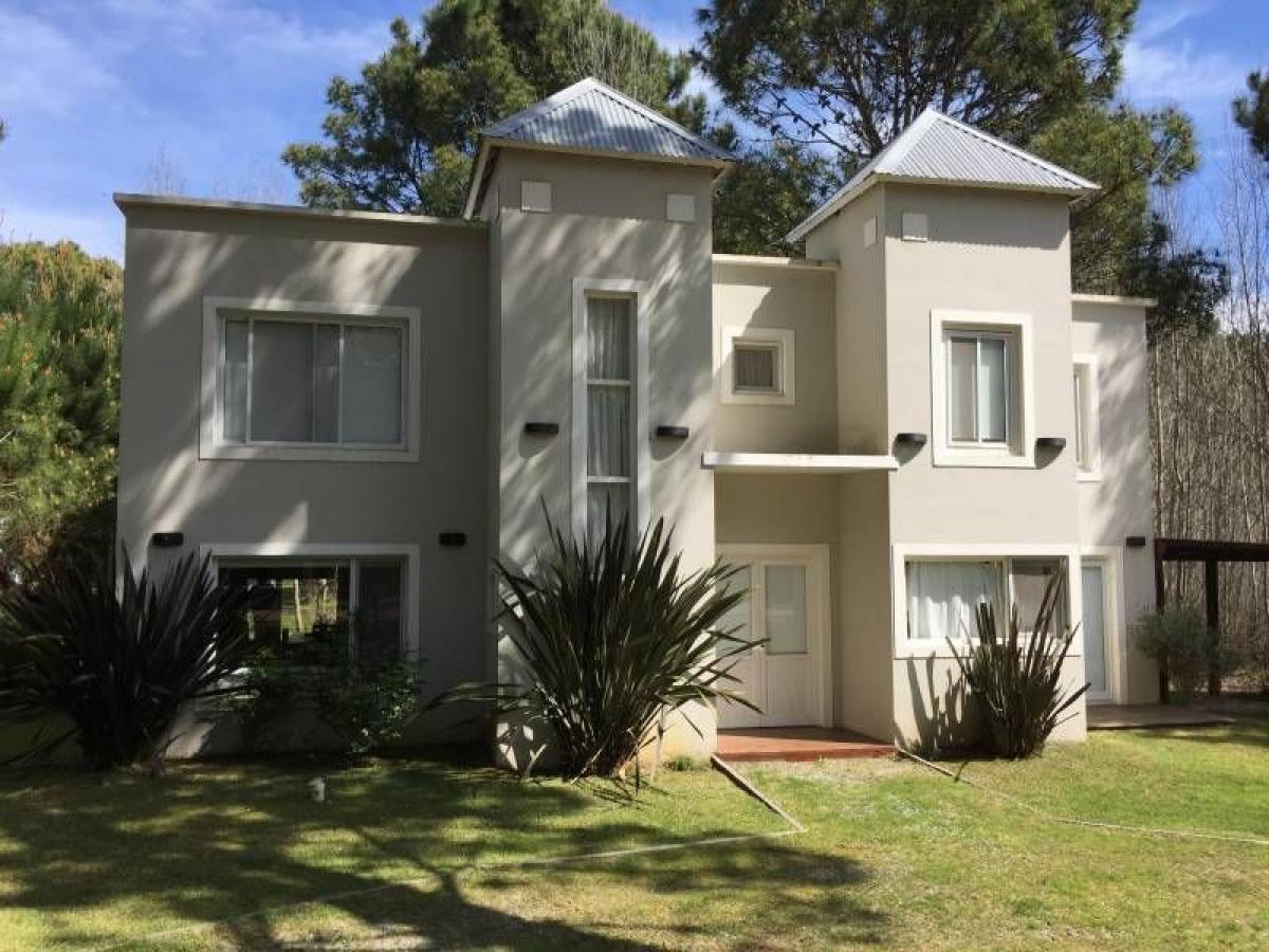 3 bedrooms House in Mar del Plata, Argentina No. 74069