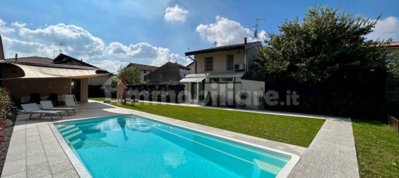 2 bedrooms Villa in Trenzano, Italy No. 135254 16
