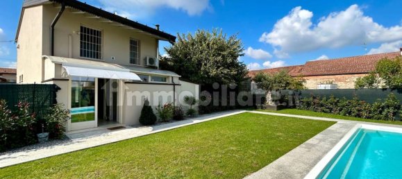 2 bedrooms Villa in Trenzano, Italy No. 135254 17
