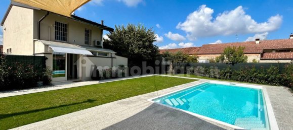 2 bedrooms Villa in Trenzano, Italy No. 135254 13