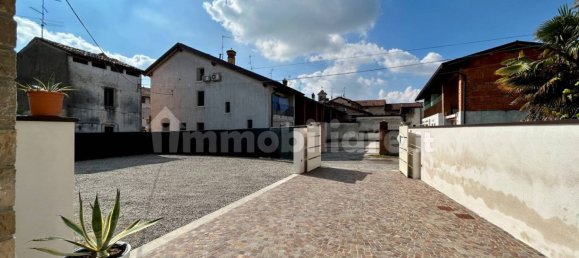 2 bedrooms Villa in Trenzano, Italy No. 135254 9