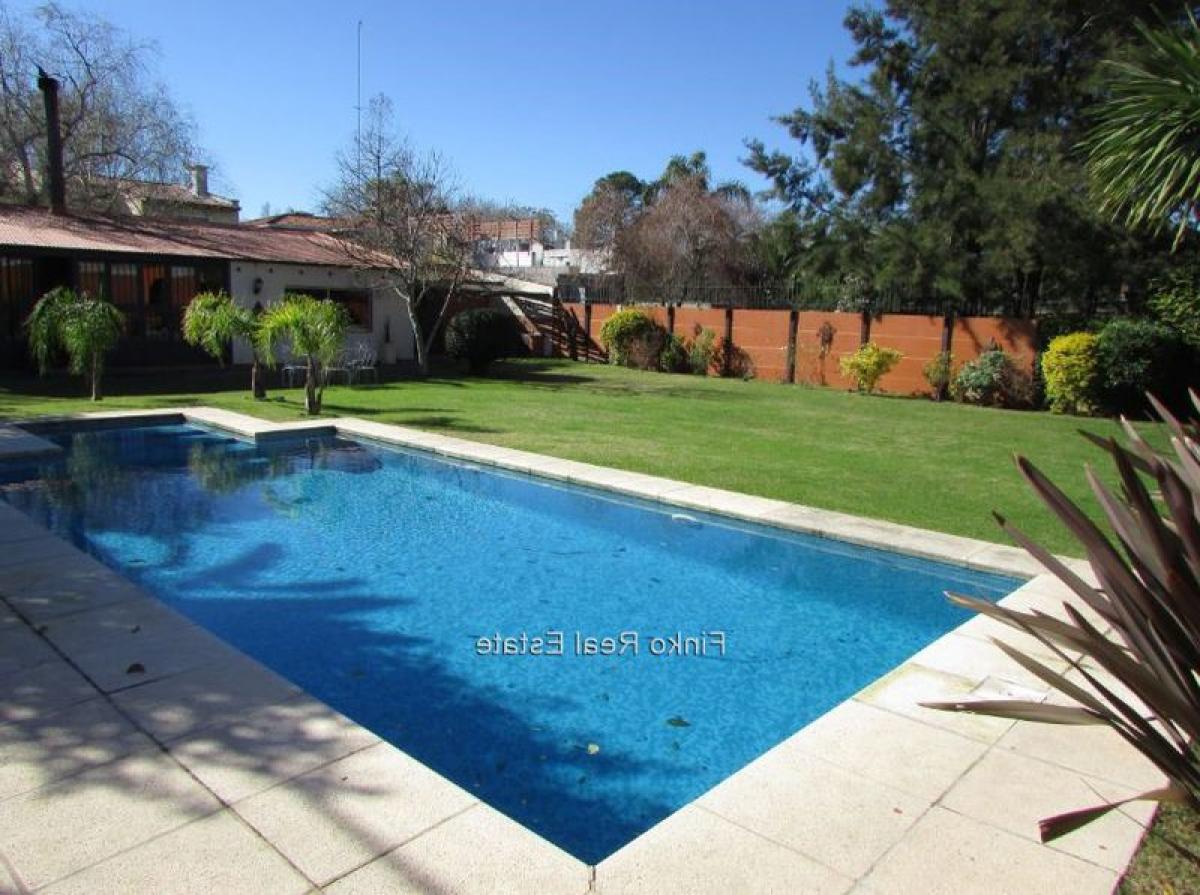 6 bedrooms House in Montevideo, Uruguay No. 2306