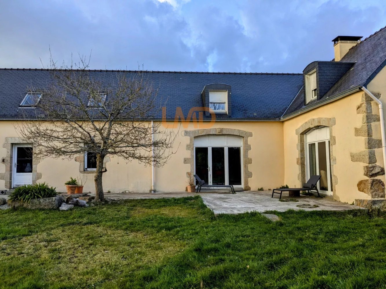 6 rooms House in Saint-Nic, France No. 193953