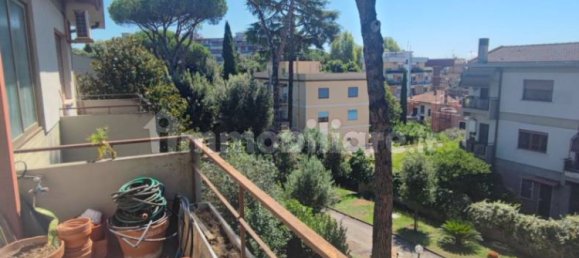 2 bedrooms Apartment in Rome, Italy No. 300914 3