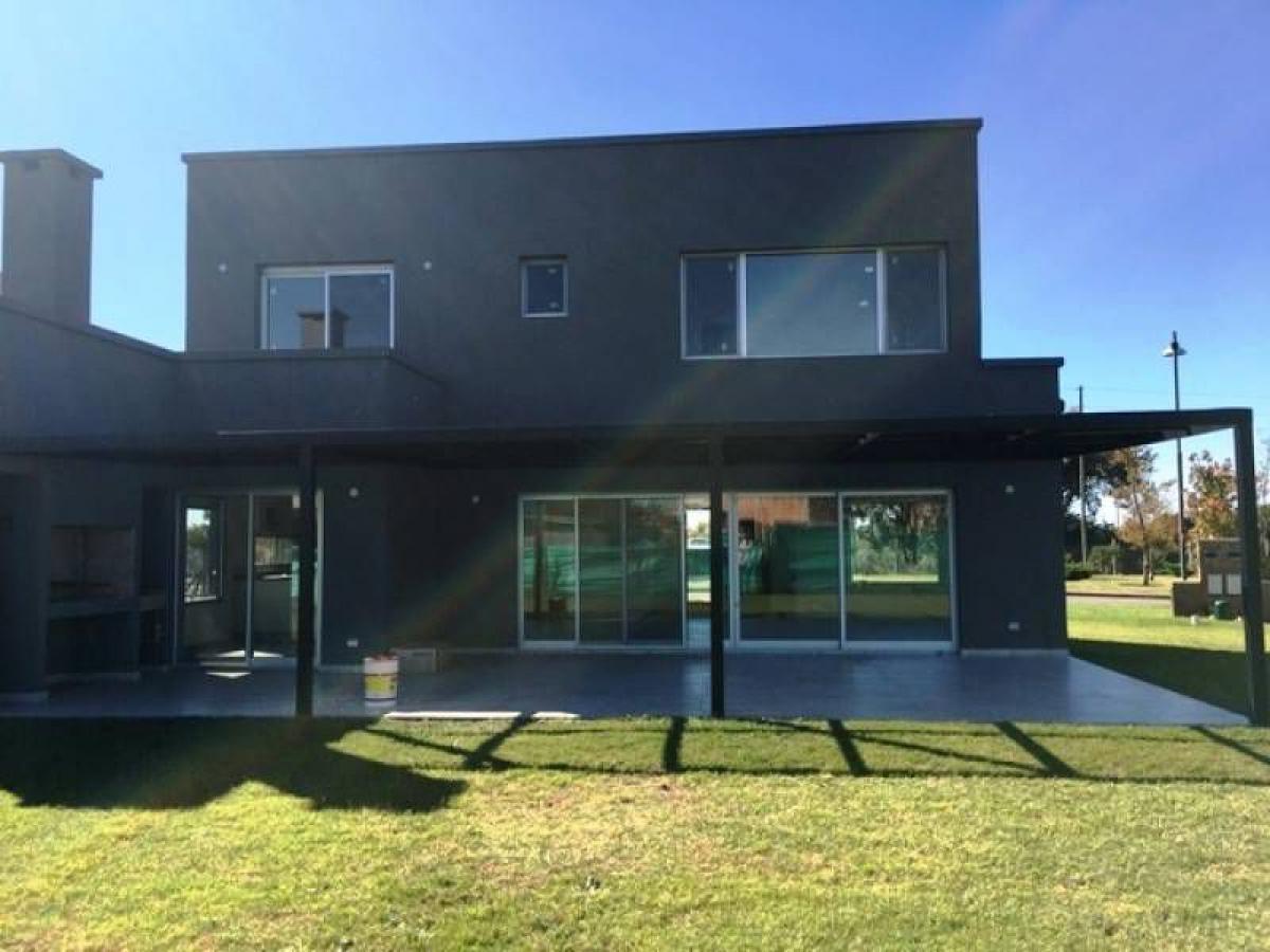 Дом с 4 спальнями в Пилар, Аргентина № 19397