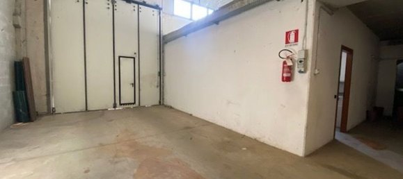 480m² Commercial property in Cadorago, Italy No. 8914 4