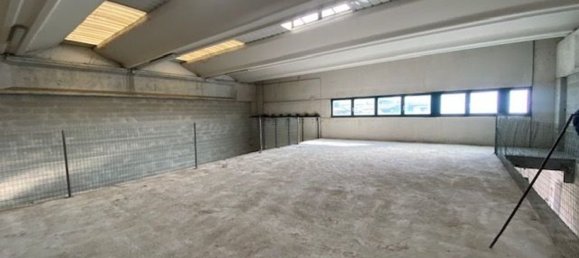 480m² Commercial property in Cadorago, Italy No. 8914 20