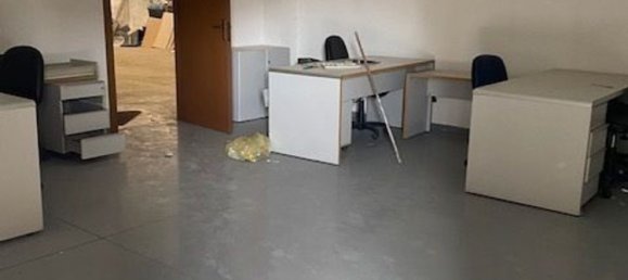 480m² Commercial property in Cadorago, Italy No. 8914 11