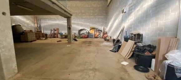 480m² Commercial property in Cadorago, Italy No. 8914 5