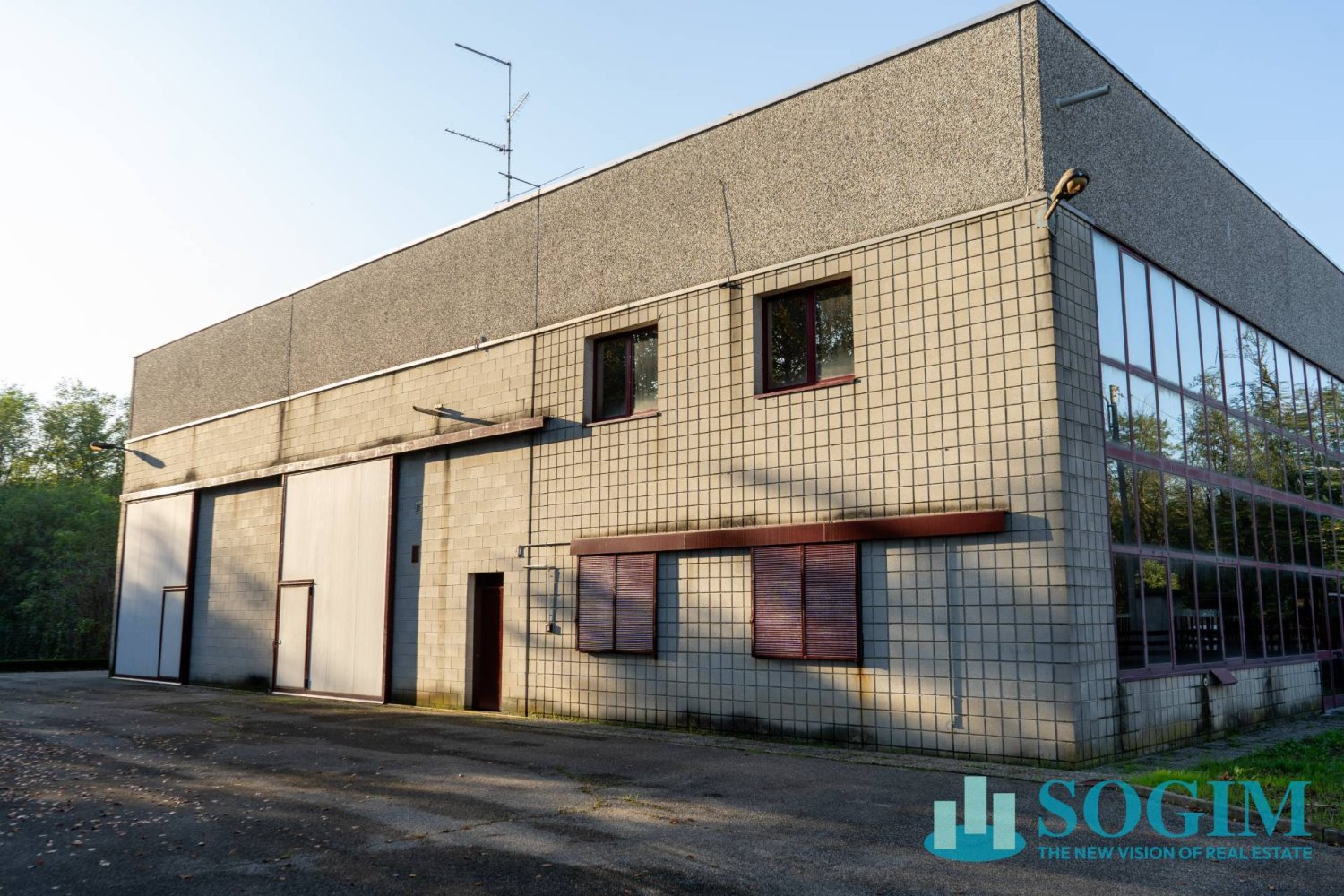 Almacén en Locate Varesino, Italy 670 m² No. 84450