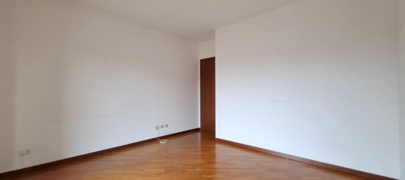 Apartamento de 4 divisões em Casale Monferrato, Italy N.º 56137 3