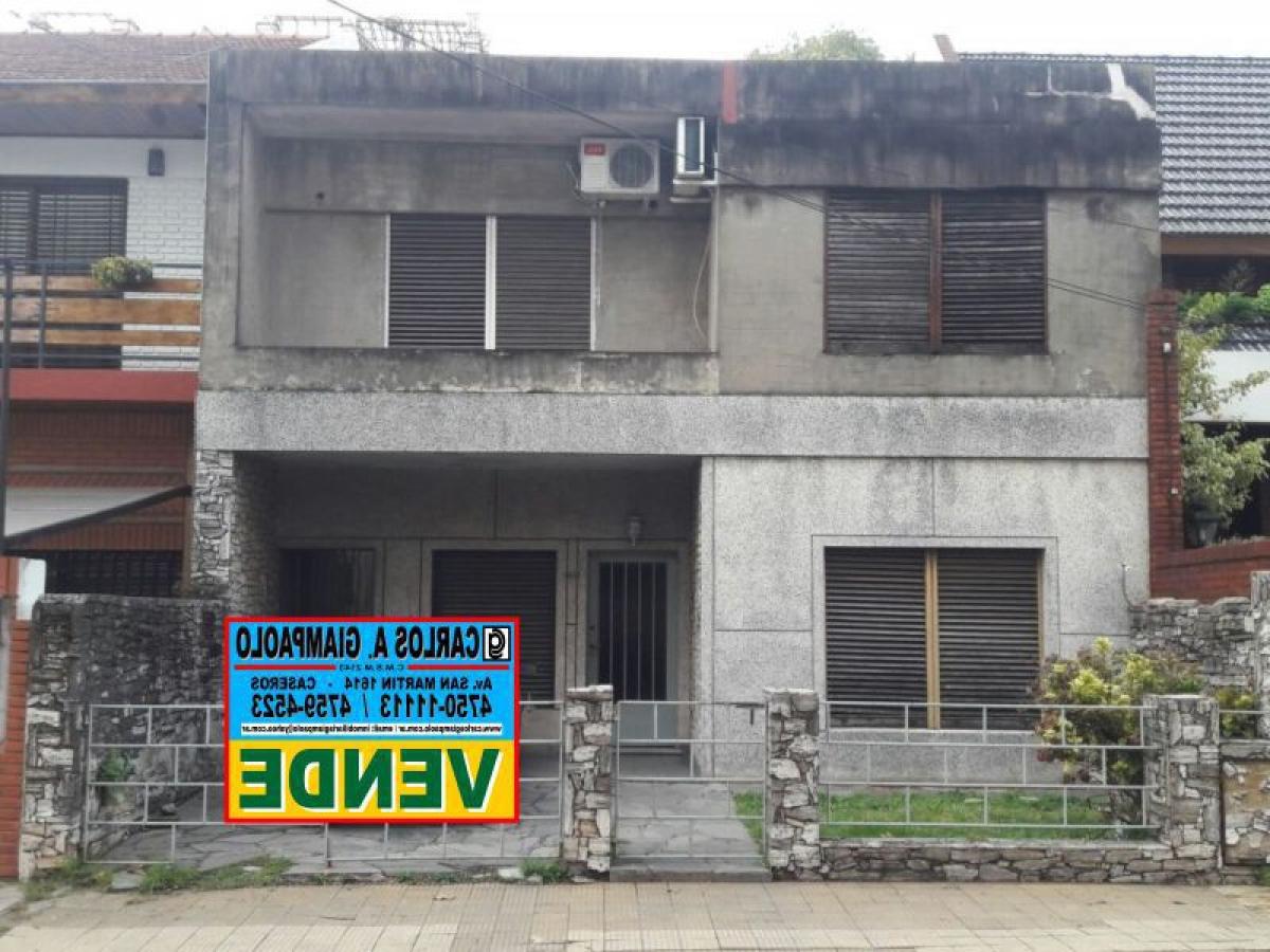 3 bedrooms House in Tres de Febrero, Argentina No. 1009