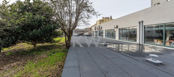 501m² Commercial property in Senhora da Hora, Portugal No. 131210 16