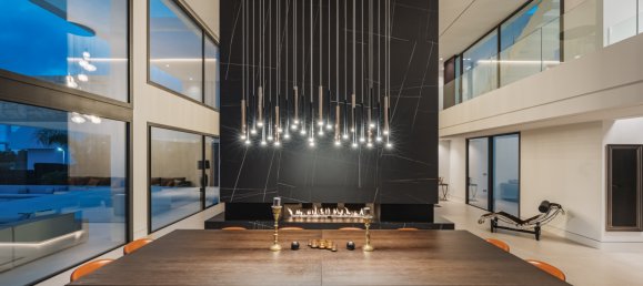 4 bedrooms Villa in Malaga, Spain No. 33635 6